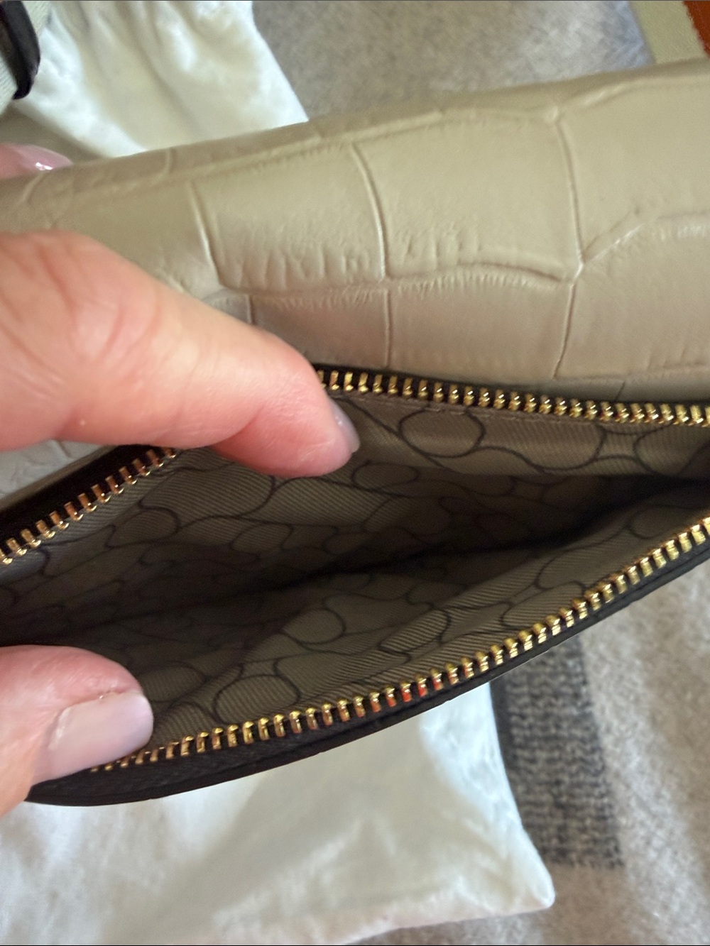 orYANY Cream Croc-Embossed Crossbody with Striped Strap & Gold Accent - Picture 11 of 11